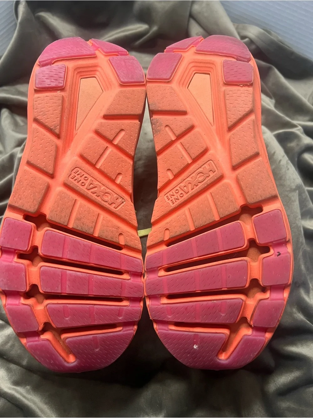 Hoka One One Elevon unisex nude/ Pink & Yellow Accents 8.5W. 7.5M